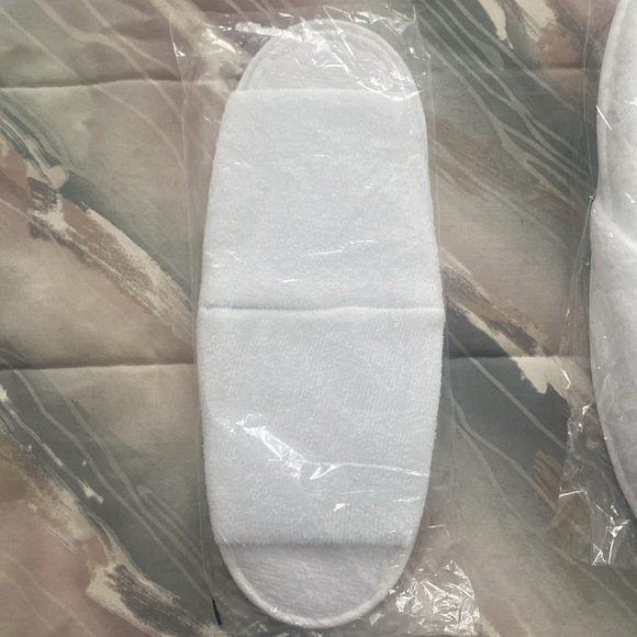 2 pair Hotel slippers. Great for guests or for traveling NWT open & closed toe. - Picture 4 of 7